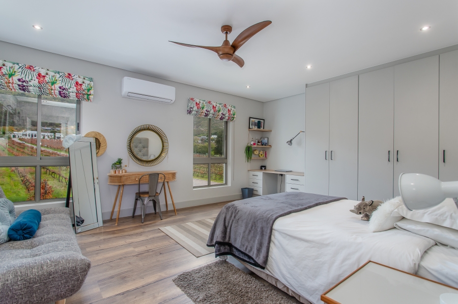 4 Bedroom Property for Sale in Lemoenkloof Western Cape